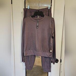 Vuori Women's Heathered Sawyer Joggers and Daydream Crew